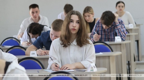 В Минобразования рассказали, кто может выбирать — сдавать выпускной экзамен в школе или ЦЭ