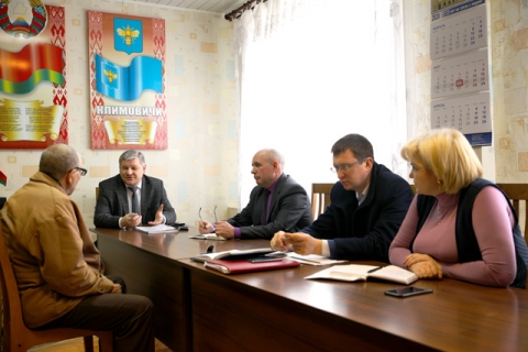 Председатель Климовичского райисполкома и прокурор района встретились с тружениками ОАО «Племенной завод «Тимоново»