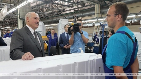 Почему Лукашенко призывает покупать белорусское? История минских «атлантов»