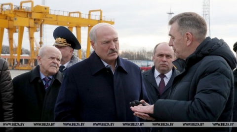 &laquo;Валюту надо зарабатывать, а не вывозить&raquo; &mdash; Лукашенко пообещал серьезно взяться за импортозамещение