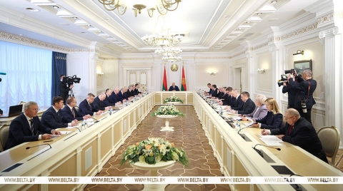 Лукашенко требует четко разделить обоснованное и необоснованное посредничество