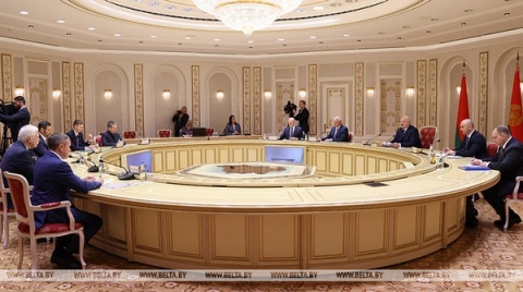 Лукашенко: Беларусь и Россия делают очень большую ставку на промышленную сферу
