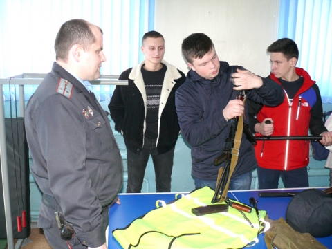 В Климовичском РОВД на День открытых дверей пригласили учащихся старших классов школ города и района