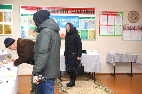 Климовчане делают свой выбор на Белорусском участке для голосования № 2
