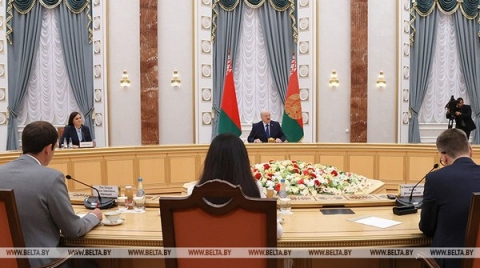 Лукашенко: если Запад не хочет, чтобы Россия победила в Украине, надо сесть за стол и договориться