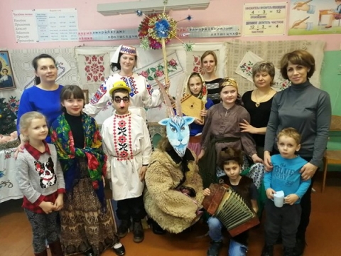 У Барсукоўскай базавай школе Клімавіцкага раёна ладзілі «Калядныя вячоркі»