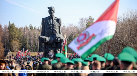 "Пусть скорбь и печаль обернутся в мужество ваше и силу". В Хатыни прошла всенародная вахта памяти