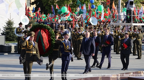 Правда Победы, приглашение на саммит в Нью-Йорк и старый новый праздник. Акценты символичной Недели Президента