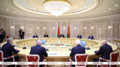 "Мы в одной лодке". Лукашенко объяснил, почему Беларуси и России надо ориентироваться на свое