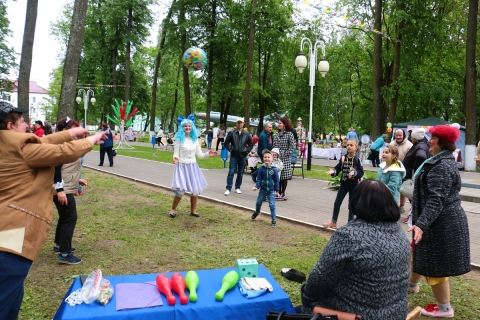 Третий день на «Золотой пчелке»: спортивные соревнования, сельские тематические подворья, фотосушка и многое другое